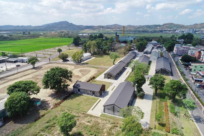 ▲改造後旗糖農創園區倉庫群與開放空間。（高雄市政府都市發展局提供）